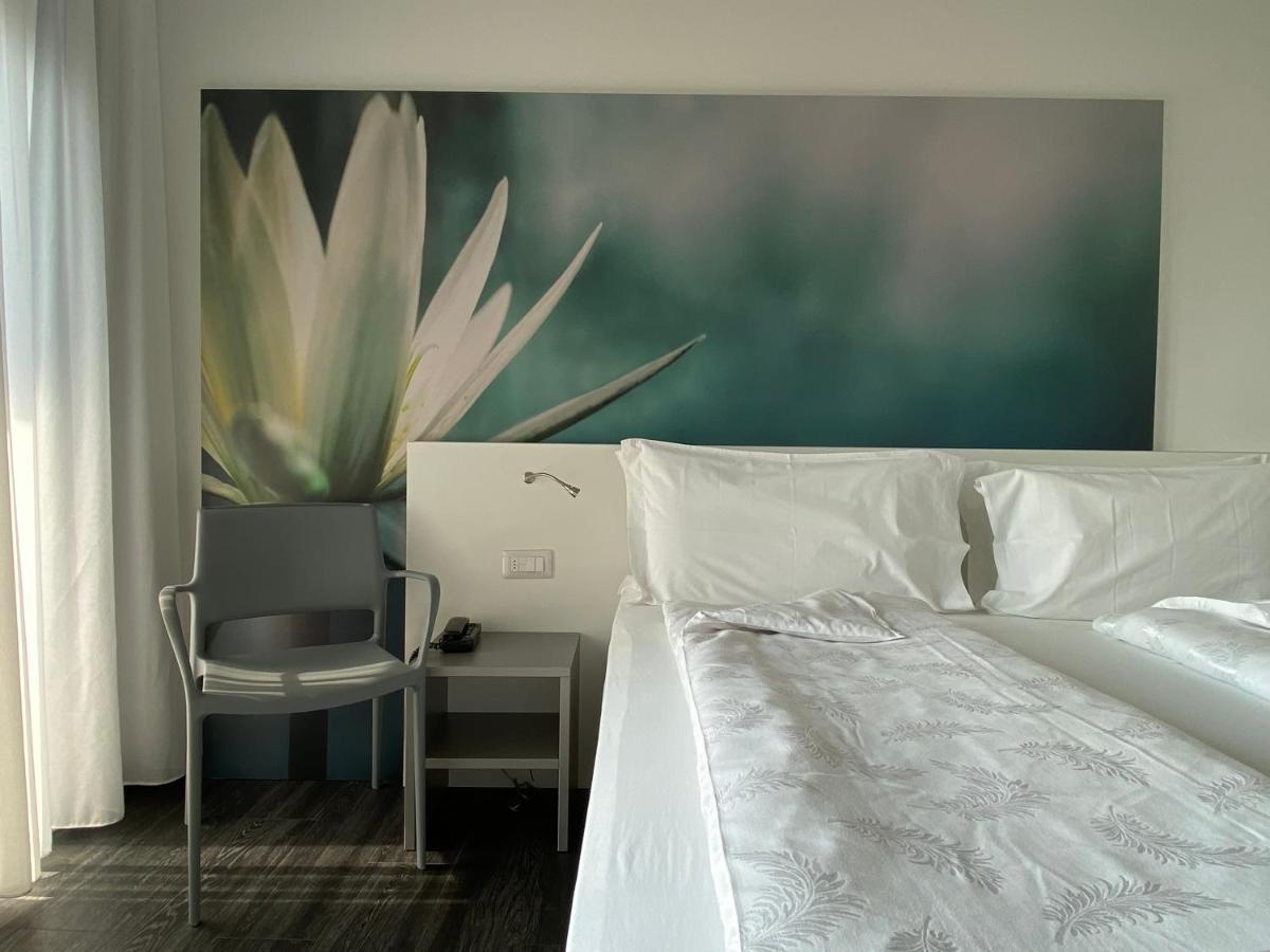 Superior Double or Twin Room Lake View,1381446416:JPEG