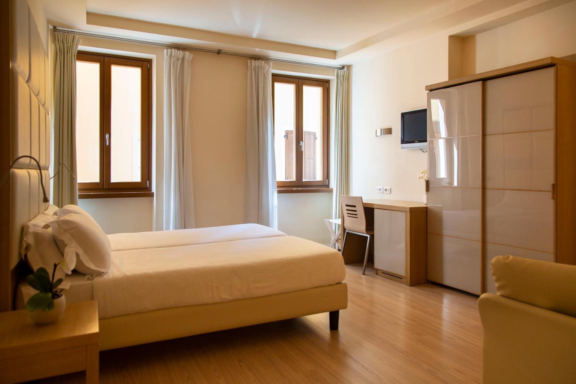 Junior Suite,1589251194:JPEG